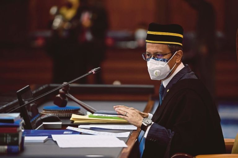 Speaker nafi 4 Ahli Parlimen BN tukar tempat duduk