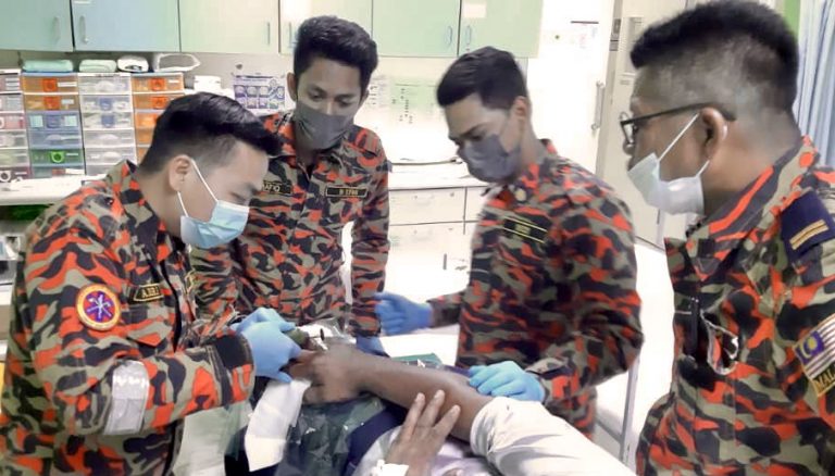 Bomba bantu tanggalkan cincin melekat di jari