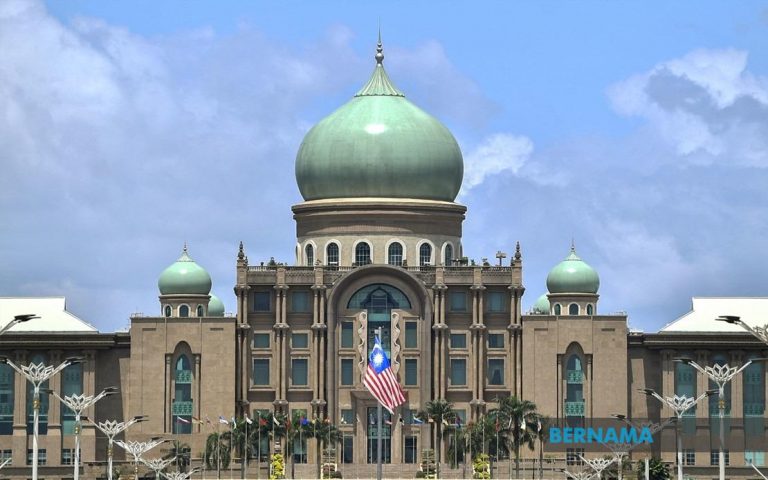 Pejabat Perdana Menteri nafi Muhyiddin dijangka menghadap Agong petang ini