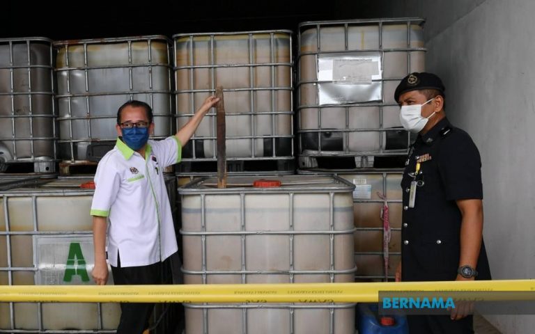 Gudang haram simpan lebih 1,000 tangki sisa buangan terjadual diserbu