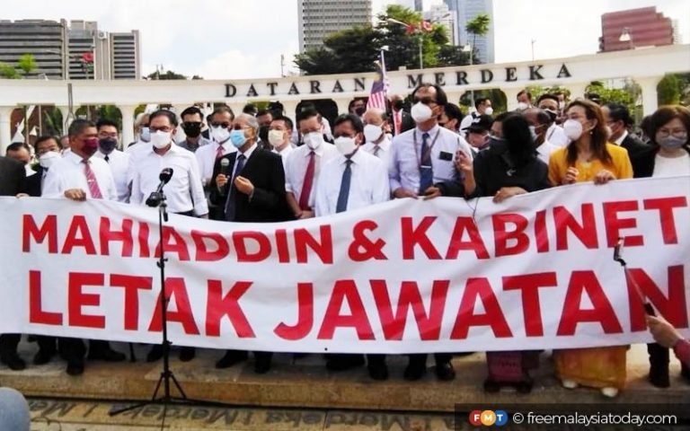Ahli Parlimen pembangkang mula berarak ke Parlimen