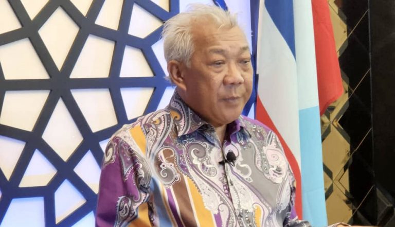 Bung Moktar dahului 1,299 penerima darjah kebesaran, bintang dan pingat Sabah
