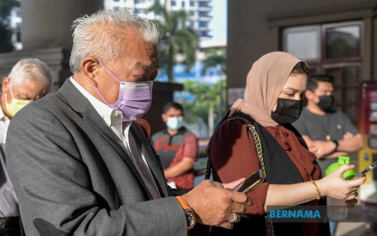 Zizie Izette terima wang tunai RM2.2 juta perkenal ejen pelaburan kepada Bung Moktar