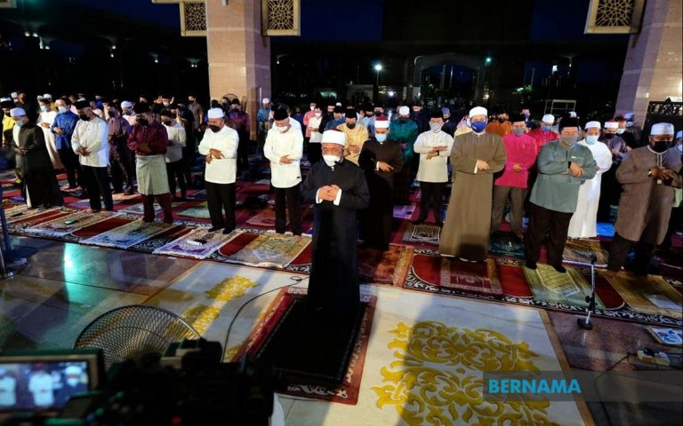 Masyarakat Malaysia berbilang agama sambut 2022 doakan kesejahteraan negara