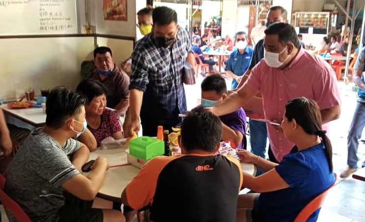 Hakim agih limau mandarin menjelang TBC