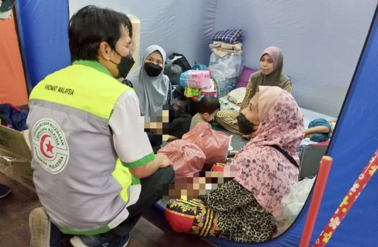 Mangsa kebakaran Kudat terharu terima sumbangan PAS