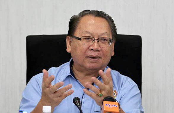 Pairin ingatkan Hamzah berkaitan kad pengenalan warga asing