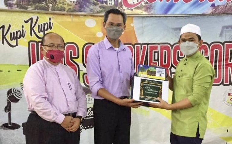 JHEP sumbang 300 pek juadah iftar, agih 5,000 kurma kepada pelajar