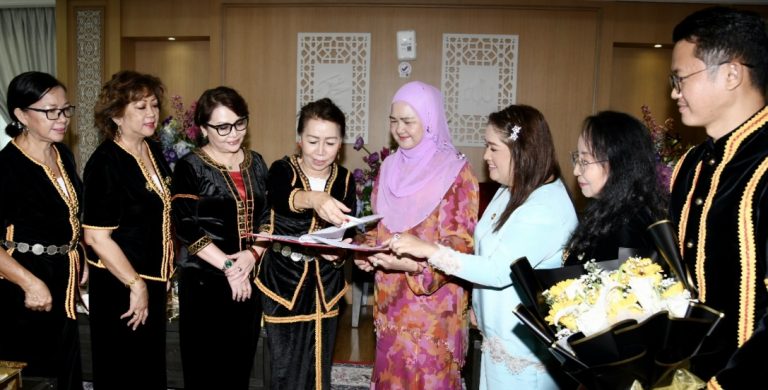 Isteri Ketua Menteri terima kunjungan hormat