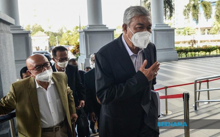 Tiga Ahli Parlimen UMNO keluar parti mahu selamatkan diri disiasat SPRM – Ahmad Zahid