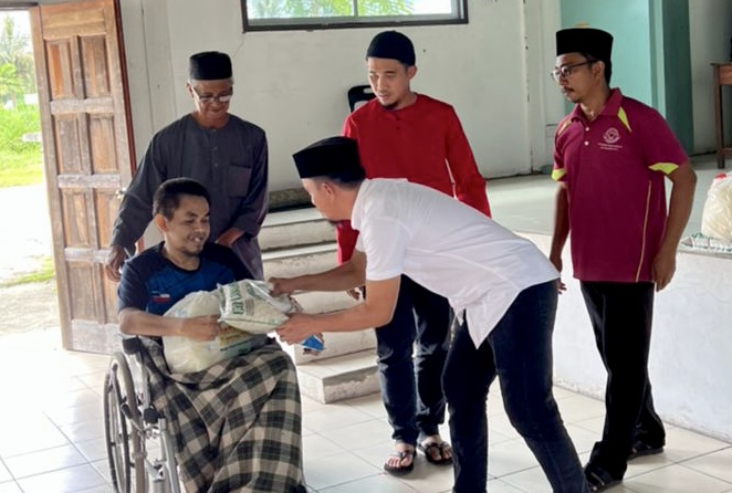 Masjid Al-Munir Kg. Darau terima sumbangan bakul makanan Jumaat Ezinfaq