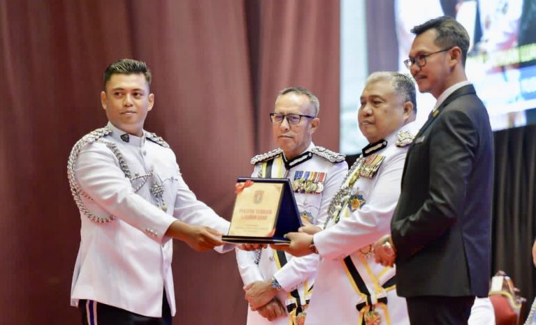 106 pelatih terima sijil pentauliahan Inspektor Kor SUKSISZon Borneo