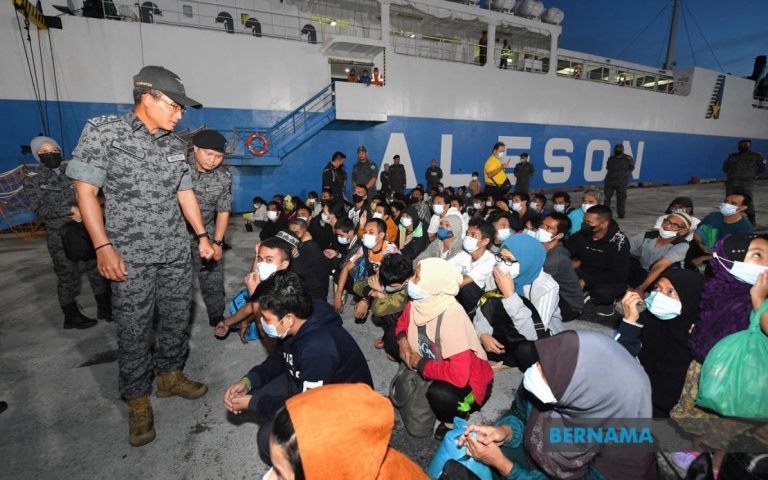 Lewat usir pendatang : Proses pengeluaran dokumen ambil masa lama