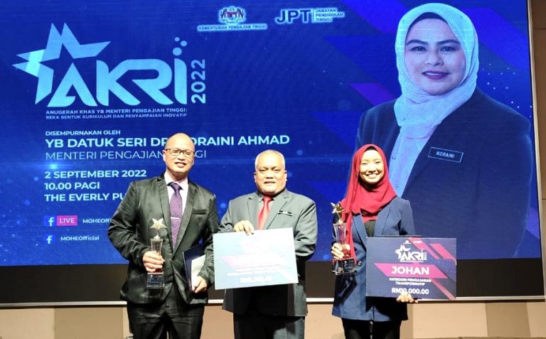 UMS terima anugerah johan dan naib johan, raih hadiah RM15,000 pada AKRI 2022