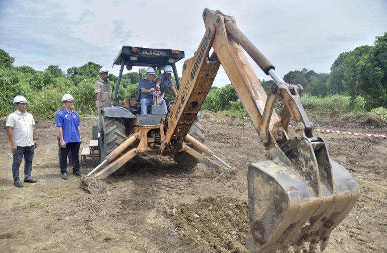 Pembinaan Pasar Nelayan Paitan tingkat pendapatan nelayan – Ronald