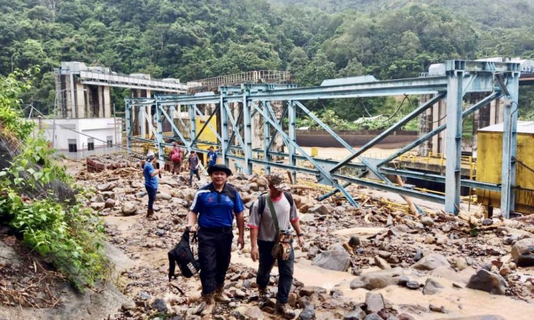 Enam terselamat dalam kejadian tanah runtuh di Pangi Tenom
