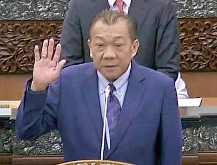 Bung Moktar angkat sumpah Ahli Parlimen Kinabatangan