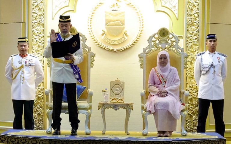 Tun Juhar lafaz sumpah jawatan Yang Dipertua Negeri Sabah