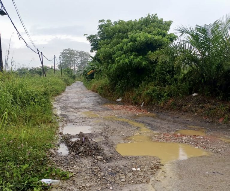 Penduduk Kampung Beriawa mohon jalan masuk ke kampung disimen sepenuhnya