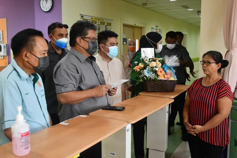 KBSS diketuai Ellron ziarah atlet Para Renang Jaflee Jikol jalani rawatan di hospital akibat kanser