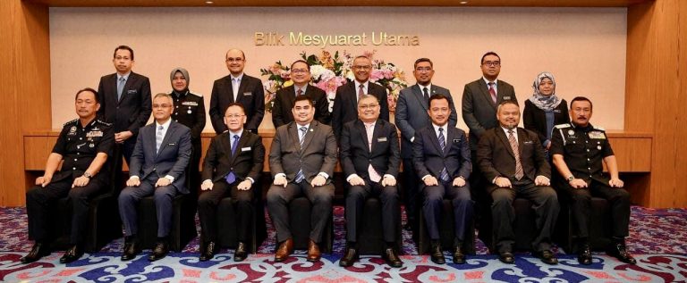 Shamsul Anuar Nasarah mempengerusikan Mesyuarat Jawatankuasa Teknikal Pengurusan Warga Asing Negeri Sabah