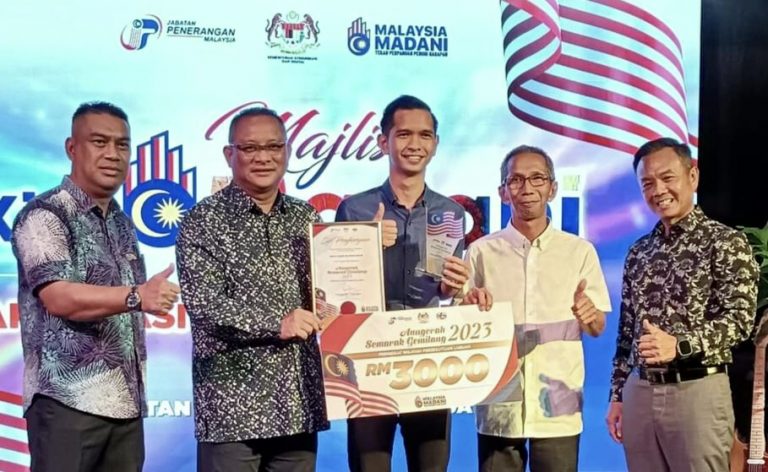 Ketepikan perbezaan pendapat dan fahaman politik dalam menjayakan program kenegaraan