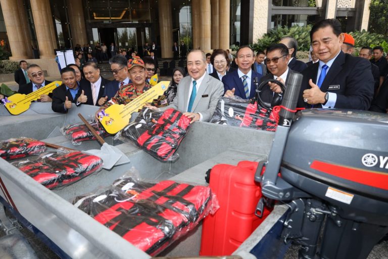 Kerajaan negeri agih 45 bot kepada Bomba, Jawatankuasa Pengurusan Bencana Daerah
