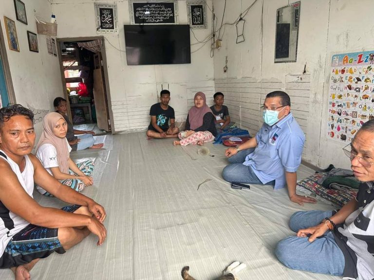 Nizam luang masa kunjungi keluarga kanak-kanak lemas di Kampung Batu 4