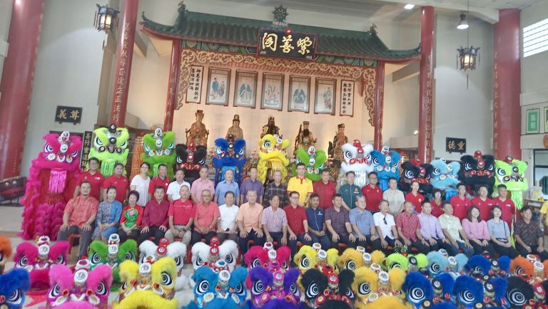 39 persatuan kaum Cina dan tokong di Sandakan terima sumbangan kepala singa