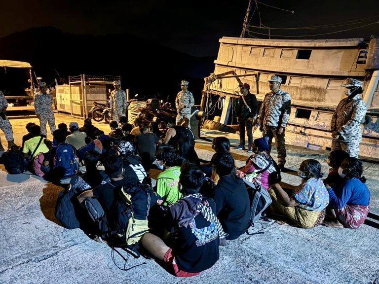 27 orang mencurigakan dalam bot di tahan Maritim Malaysia