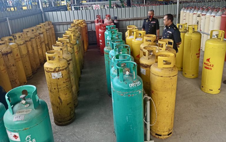 KPDN Labuan rampas 54 tong gas Petroleum