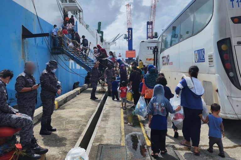 JIM Negeri Sabah usir 800 PATI Filipina pulang ke negara asal menerusi Pelabuhan Sandakan
