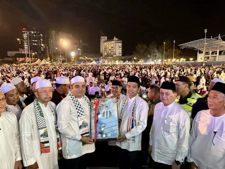 Lebih 25,000 umat Islam hadiri Program Labuan Berselawat bersama Ustad Abdul Somad