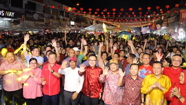 Hajiji bertemu dan bertanya khabar rakyat di Foh Sang