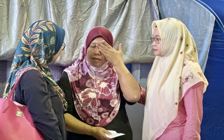 Wanita Gagasan Rakyat beri sumbangan kepada mangsa kebakaran Kampung Muhibbah Likas