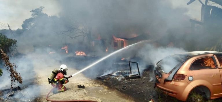 Kilang Kayu Terbakar di Labuan