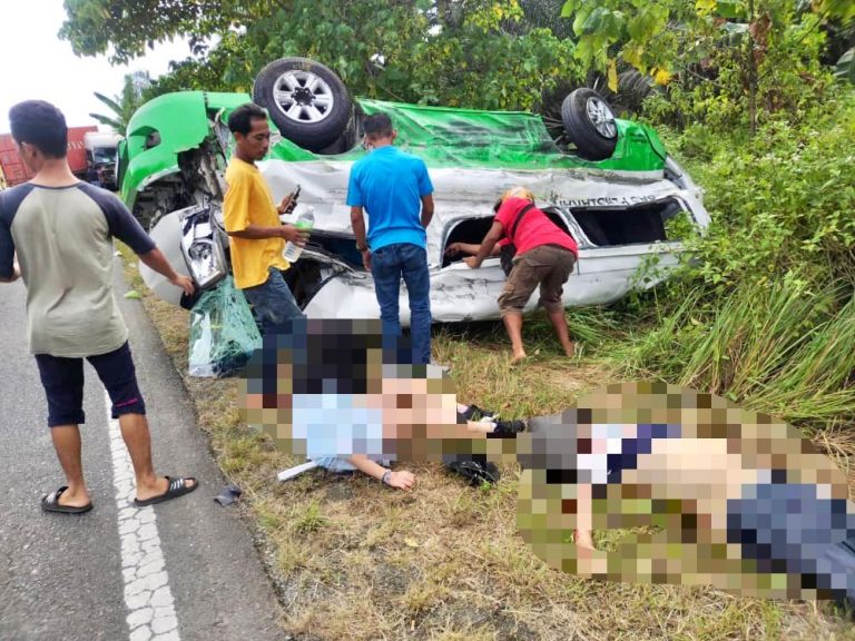 Dua pelancong luar negara maut, bas persiaran bertembung dengan lori di Semporna