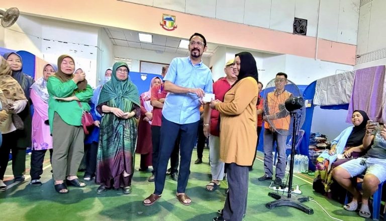 Gagasan Rakyat Bahagian Darau salur sumbangan kepada mangsa kebakaran di Likas