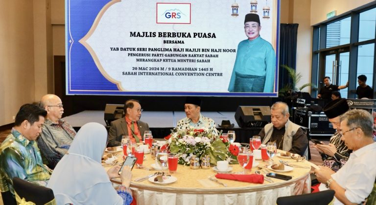 Hajiji hadir di Majlis Berbuka Puasa dengan Majlis Terrtinggi GRS