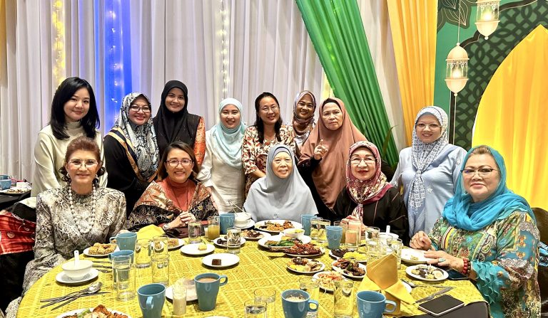 Jangan selesa, teruskan kerja khidmat kepada rakyat – Azizah, GRS