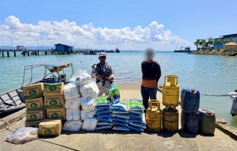 Juragan bot ditahan bersama barangan runcit untuk pasaran negara jiran