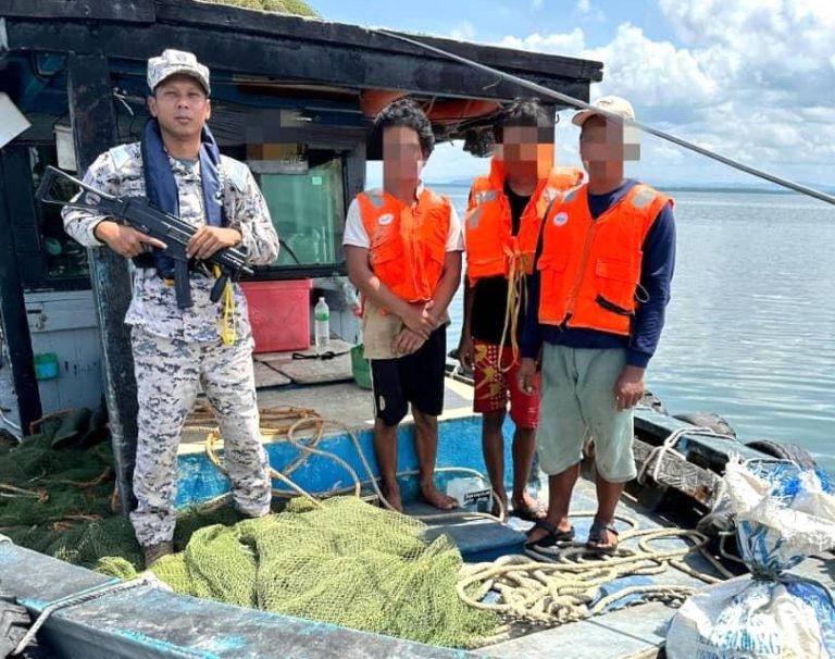 Dua bot ditahan atas pelbagai kesalahan di Tawau
