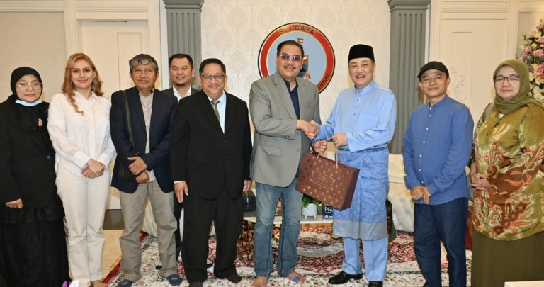 Hajiji terima kunjungan hormat Penasihat Komunitas Puisi Esai ASEAN, Denny JA