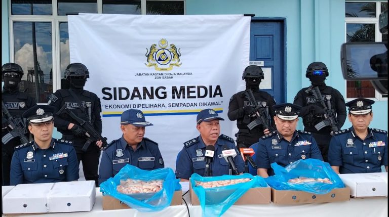 Sembilan kontena daging sejuk beku di tahan bernilai RM2.7 juta di Pelabuhan Sepanggar