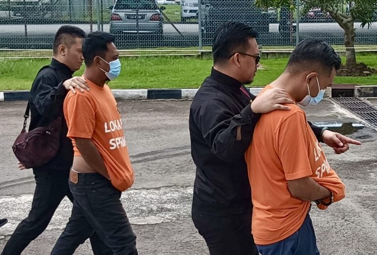 Dua anggota penguatkuasa disyaki terima rasuah di reman empat hari