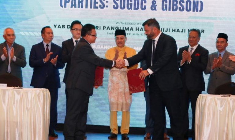 Hajiji menyaksikan MoU SOGDC, Gibson dan Aramco