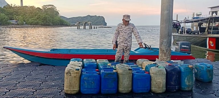 Cubaan seludup 800 liter minyak petrol tumpas