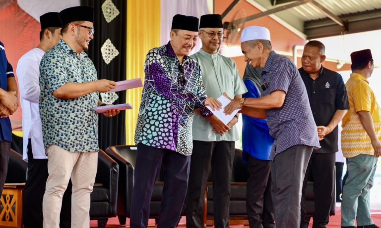 Ketua Menteri menyampaikan 157 ekor lembu korban untuk Tuaran dan Tamparuli