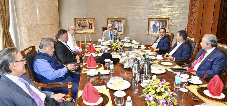 Hajiji minum petang bersama Presiden parti komponen GRS