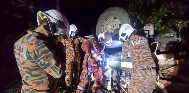 Lelaki maut lori treler bawa muatan getah terbabas sendiri